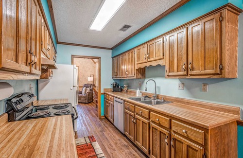 Bartlett House | Fenced Yard - Family-Friendly Bartlett Estates