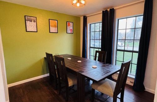 Wylie House | Fenced Yard Fire pit Fireplace Pet Friendly