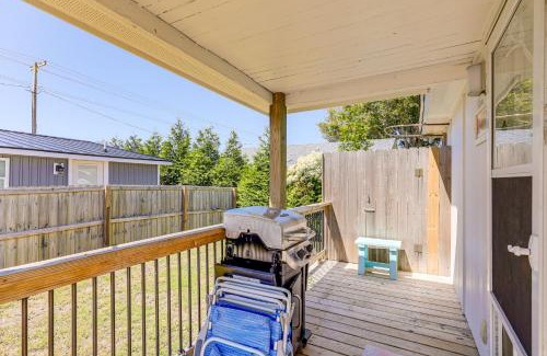 Morehead City House | Fenced Yard, Walkable Location Cozy Beaufort Home