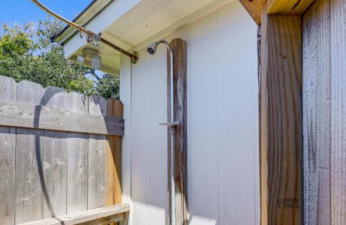Morehead City House | Fenced Yard, Walkable Location Cozy Beaufort Home