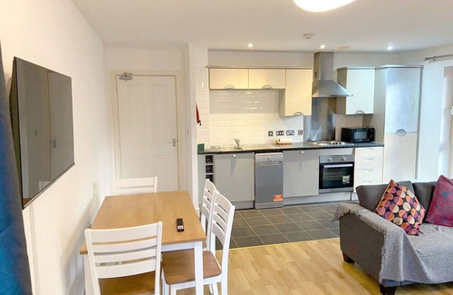 Upper Clapton Apartment | Fenland House 3 Bedroom Aparmtnet E5
