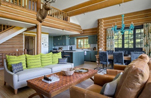 Victor Cabin | Fennario Cabin includes Bronze Buffalo Ranch at Teton Springs amenity access