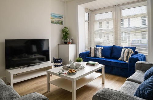 Porthcawl House | Fenton House - Modern, 4 Bedroom, Pets Accepted
