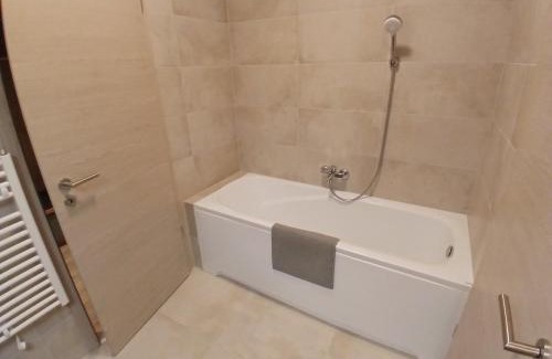 Pusztavacs Apartment | Fenyvesliget Apartmanok IV