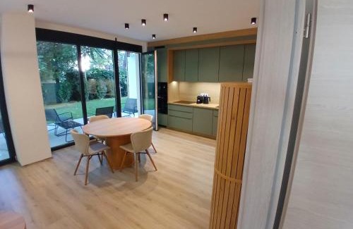 Pusztavacs Apartment | Fenyvesliget Apartmanok IV