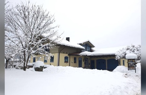 Langdorf Apartment | Feriendomizil mit Balkon im Bay. Wald. Saunabereich im Haus.