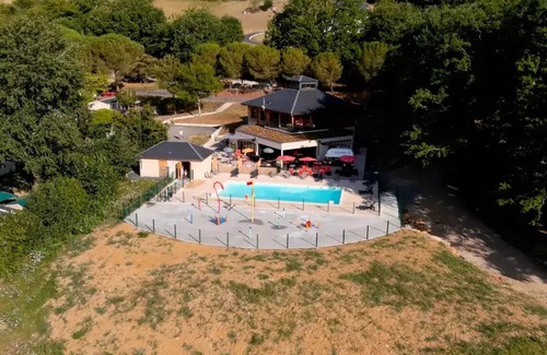 Lissac-sur-Couze Villa | Ferienhaus 32m2 Seeblick (1Schlafzimmer) + offene Terrasse + LV + TV 5 Personen