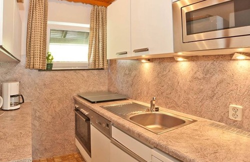 Schwarzenbach House | Ferienhaus 42-f mit gut Ausgestatter Küche und Garage - Ferienhäuser im Feriendorf Weissensee im
