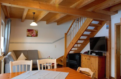 Aue Apartment | Ferienhaus (80qm) mit großer Küche und Balkon in ländlicher Umgebung