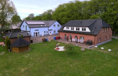 Schaprode House | Ferienhaus BODDEN- vis-a-vis Hiddensee für bis zu 15 Gäste in 7 Appartements