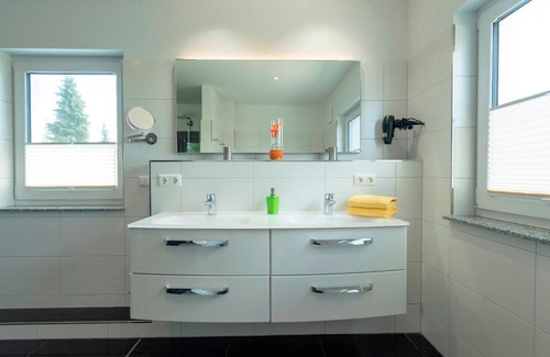 Gohren House | Ferienhaus Corvin mit eingezäunten Grundstück (200 m²)