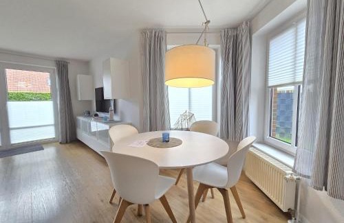 Neßmersiel House | Ferienhaus Heimathafen zentral in Neßmersiel eingezäunt, Hund Willkommen