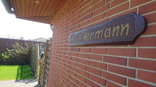 St. Peter-Ording House | Ferienhaus Hermann mit Garten, Terrasse, Kamin und 300m zum Deich/Salzwiesen