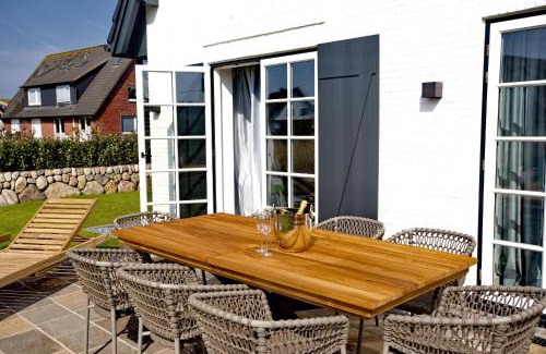 Wenningstedt-Braderup House | Ferienhaus Horsa Hoog - Luxus, Lage, Leichtigkeit mit Wellenrauschen in Wenningstedt Sylt