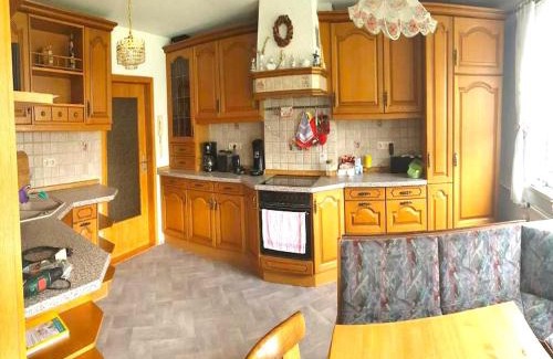 Baerenstein House | Ferienhaus in Bärenstein bei grünen Hügeln, cleaning included