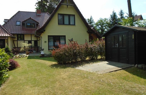 Plau am See House | Ferienhaus in Traumhafter Lage Direkt am Plauer See - 20 m - Haus am Seeufer