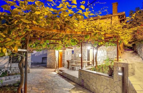 Obrs House | Ferienhaus Mit Großem Garten Und Pool