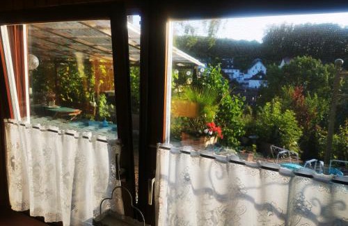 Hemer Apartment | Ferienhaus mit riesen Garten, drei Terrassen, toller Aussicht am Waldrand, auch als Monteur-Wohnung