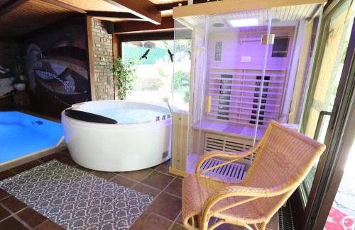 Gilgenbach House | Ferienhaus mit Schwimmbad, Whirlpool & Sauna am Nürburgring