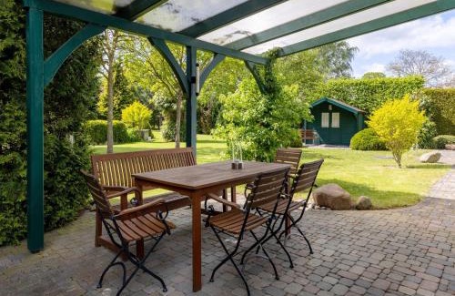 Zudar House | Ferienhaus-Ruegenbrise-mit-Seeblick-direkt-am-Wasser