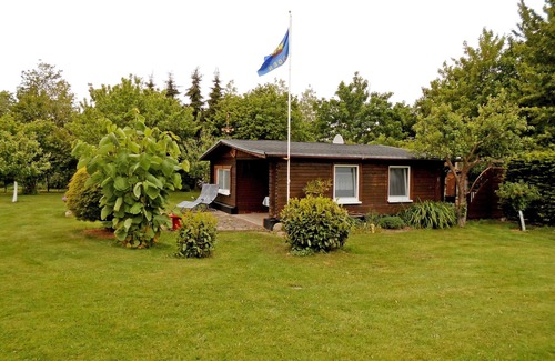 Gagern Apartment | Ferienhaus Sonnenschein - Bungalow and vacation apartment on Rügen