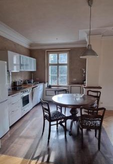 Kienwerder Apartment | Ferienwohnung 2OG am Waldfriedhof