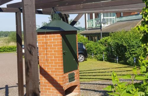 Neuensien Resort | Ferienwohnung 4 im Haus am See mit Wintergarten und Terrasse