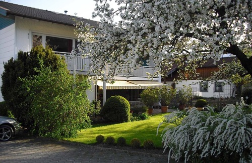 Antwort Apartment | Ferienwohnung, 48 qm Obergeschoss, 1 separates Schlafzimmer