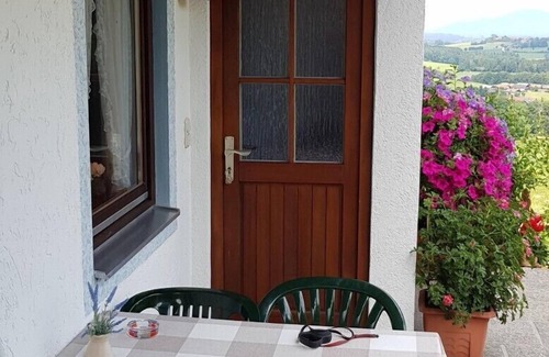 Anger Apartment | Ferienwohnung 65 qm, 2 Schlafräume, große Wohnküche, Dusche/WC, Terrasse, Sat-TV, 3 Sterne, max 5 Personen