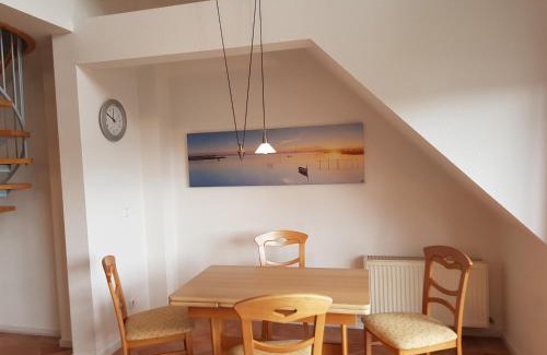 Neuensien Apartment | Ferienwohnung 7 im Haus am See mit Balkon