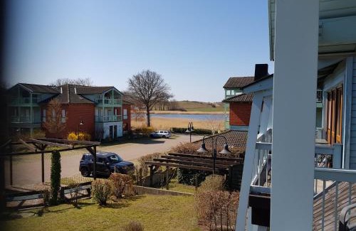 Neuensien Apartment | Ferienwohnung 7 im Haus am See mit Balkon