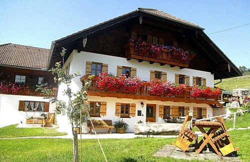 Anger Apartment | Ferienwohnung 76qm DG, Nichtraucher, Balkon, Bad/WC, Kabel-/Sat-TV max. 3 Pers.