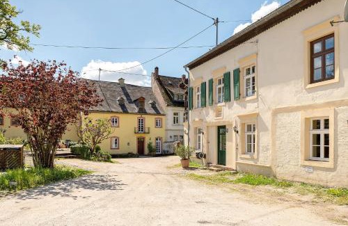 Maring-Noviand Apartment | Ferienwohnung Abtei Klosterhof