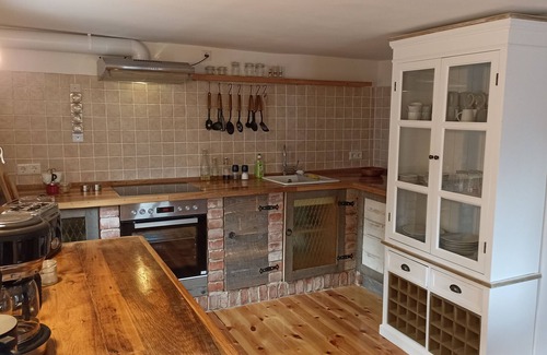 Schoenfeld-Weissig Apartment | Ferienwohnung Alte Post mit Terrasse, Kamin und Gartenblick