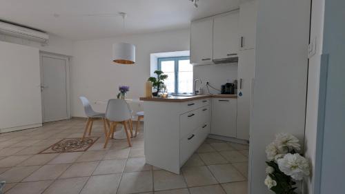 Selce Apartment | Ferienwohnung Azur