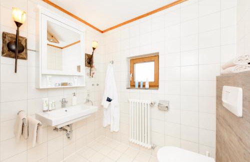 Schollang Apartment | "Ferienwohnung Ess" - Annehmlichkeiten von 4-Sterne Familien-und Wellnesshotel Viktoria können mitbenutzt werden