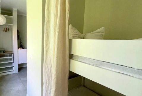 Saal Apartment | Ferienwohnung FÜNF Hof Himmelgrün