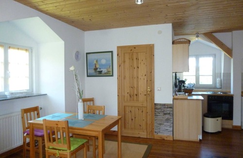 Garz/Rugen House | Ferienwohnung Gesindezimmer - Herrenhaus Poppelvitz