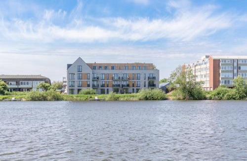 Norderhafen Apartment | Ferienwohnung "Halligstork" direkt am Nordseedeich mit Blick auf den See