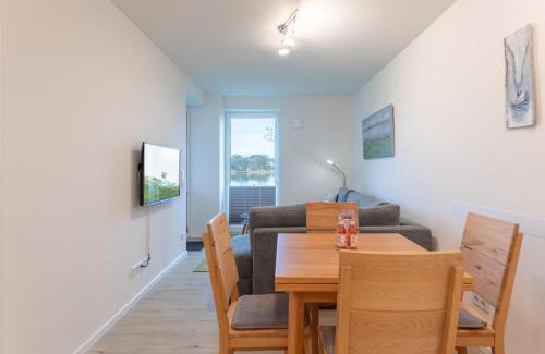 Norderhafen Apartment | Ferienwohnung "Halligstork" direkt am Nordseedeich mit Blick auf den See