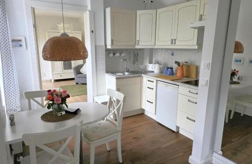 Warnemuende Apartment | Ferienwohnung Hofidyll - Warnemünde