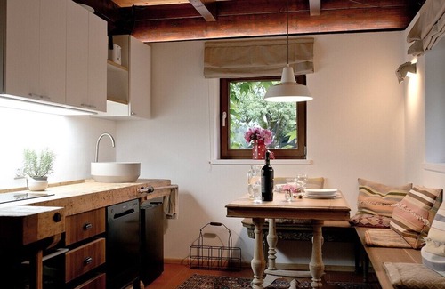 Weissbach Apartment | Ferienwohnung im Atelierhaus, 75m², 2 Personen, wunderschöne Lage, Nichtraucher, Hunde erlaubt