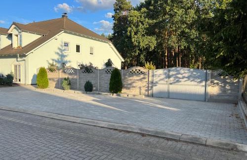 Dobern Apartment | Ferienwohnung im Grünen für bis zu 3 Personen, Aufbettung möglich