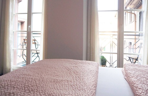Staufen im Breisgau Apartment | Ferienwohnung im historischen Stadttor, 75qm mit 2 Schlafzimmer und Balkon für max. 5 Personen