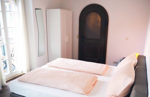 Staufen im Breisgau Apartment | Ferienwohnung im historischen Stadttor, 75qm mit 2 Schlafzimmer und Balkon für max. 5 Personen