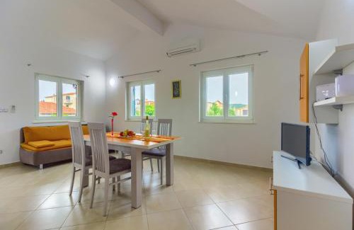Pirovac Apartment | Ferienwohnung in Pirovac mit Terrasse, Klimaanlage, W-LAN (4925-4)