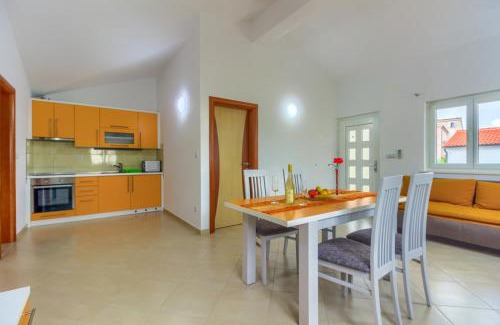 Pirovac Apartment | Ferienwohnung in Pirovac mit Terrasse, Klimaanlage, W-LAN (4925-4)