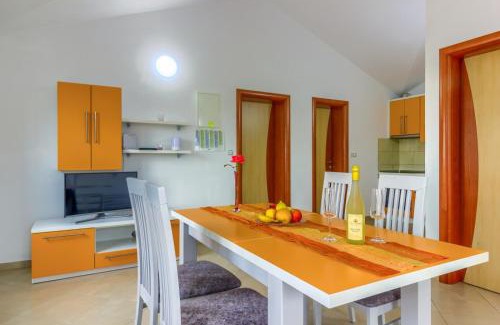Pirovac Apartment | Ferienwohnung in Pirovac mit Terrasse, Klimaanlage, W-LAN (4925-4)