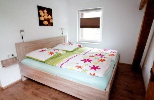 Zutzen Apartment | Ferienwohnung Kirsche - On the fruit tree