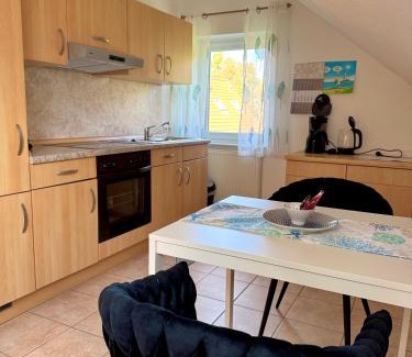 Esens Apartment | Ferienwohnung Krabbe 2, Bensersiel, mit gemeinschaftlichen Garten